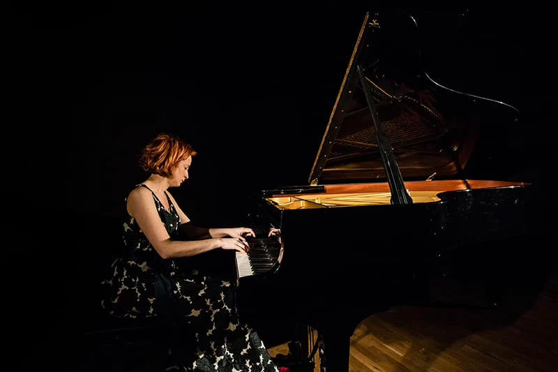 SANDRA LANDINI al pianoforte con QUARTETTO D’ARCHI 